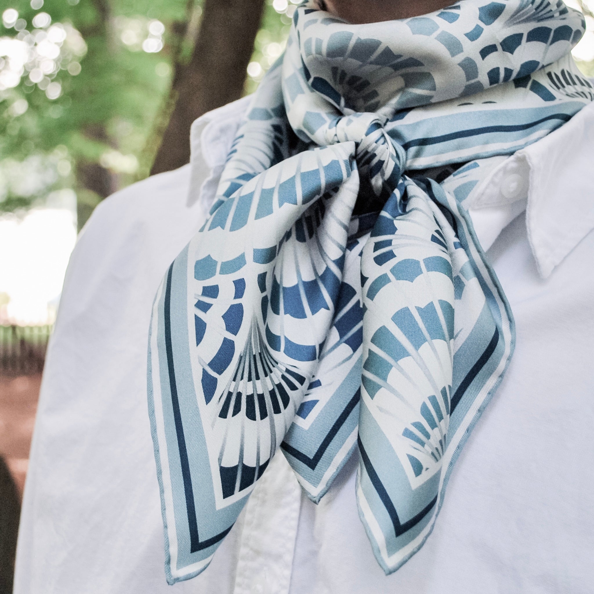 Le Coquillage Bleu Scarf 90