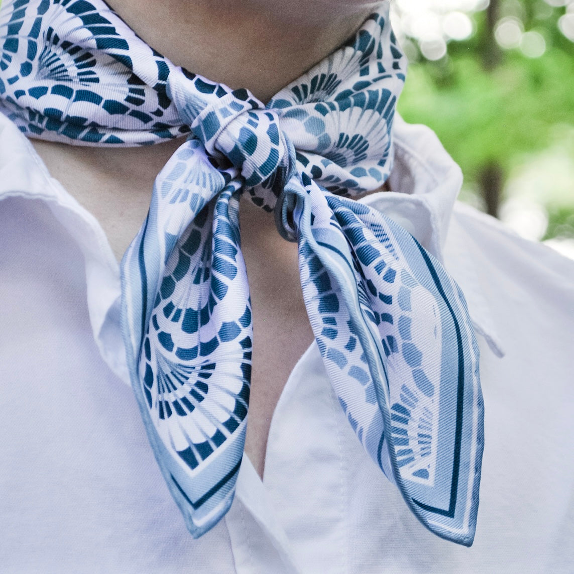 Le Coquillage Bleu Scarf 50